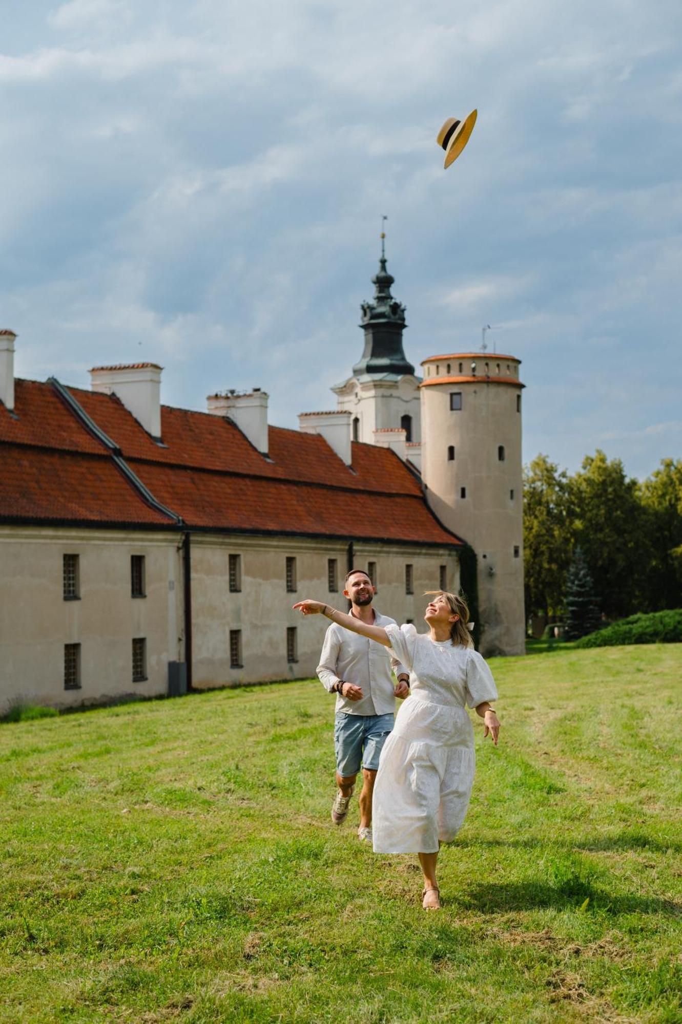 Hotel Podklasztorze Sulejów Exteriör bild