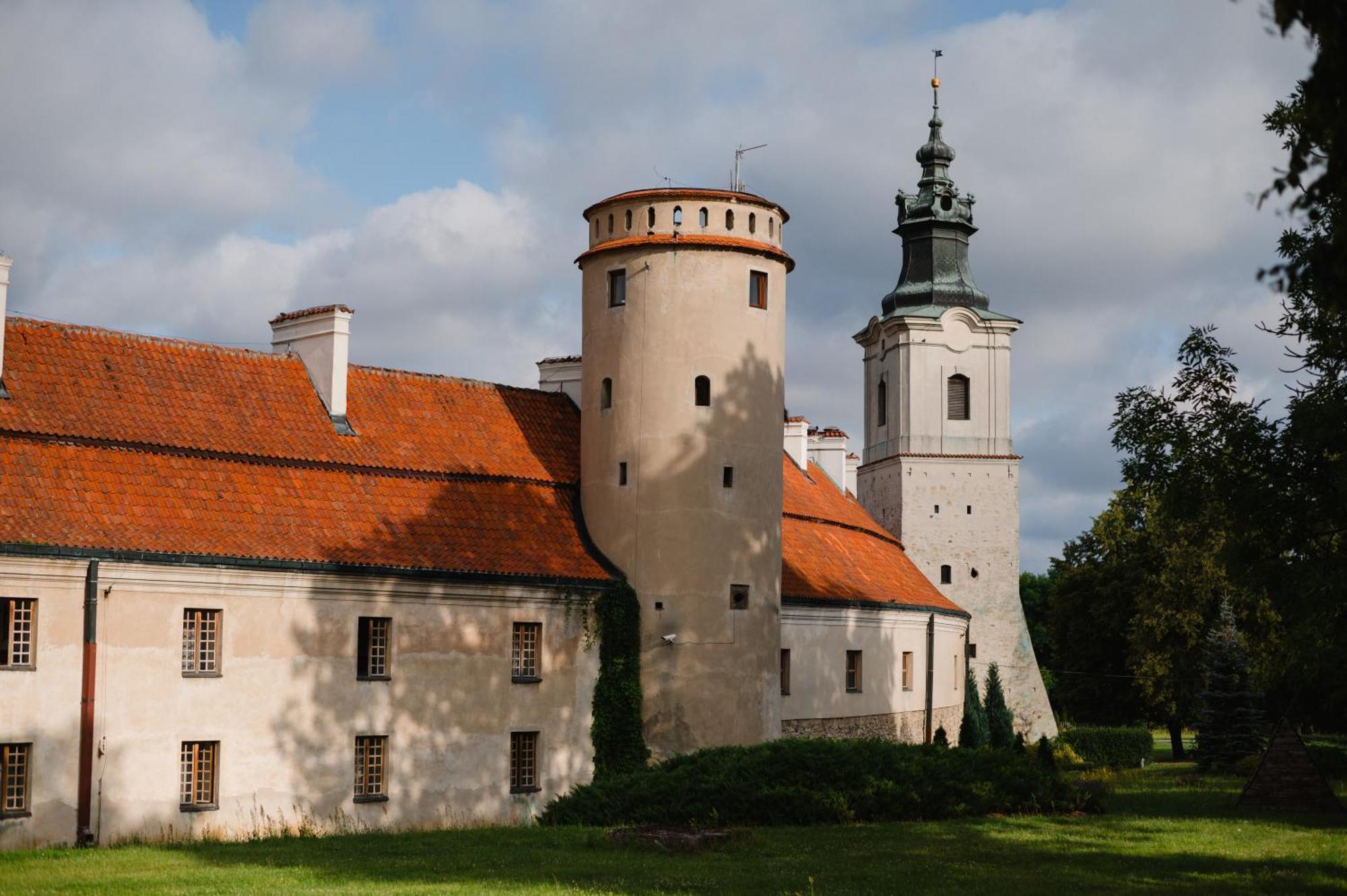 Hotel Podklasztorze Sulejów Exteriör bild