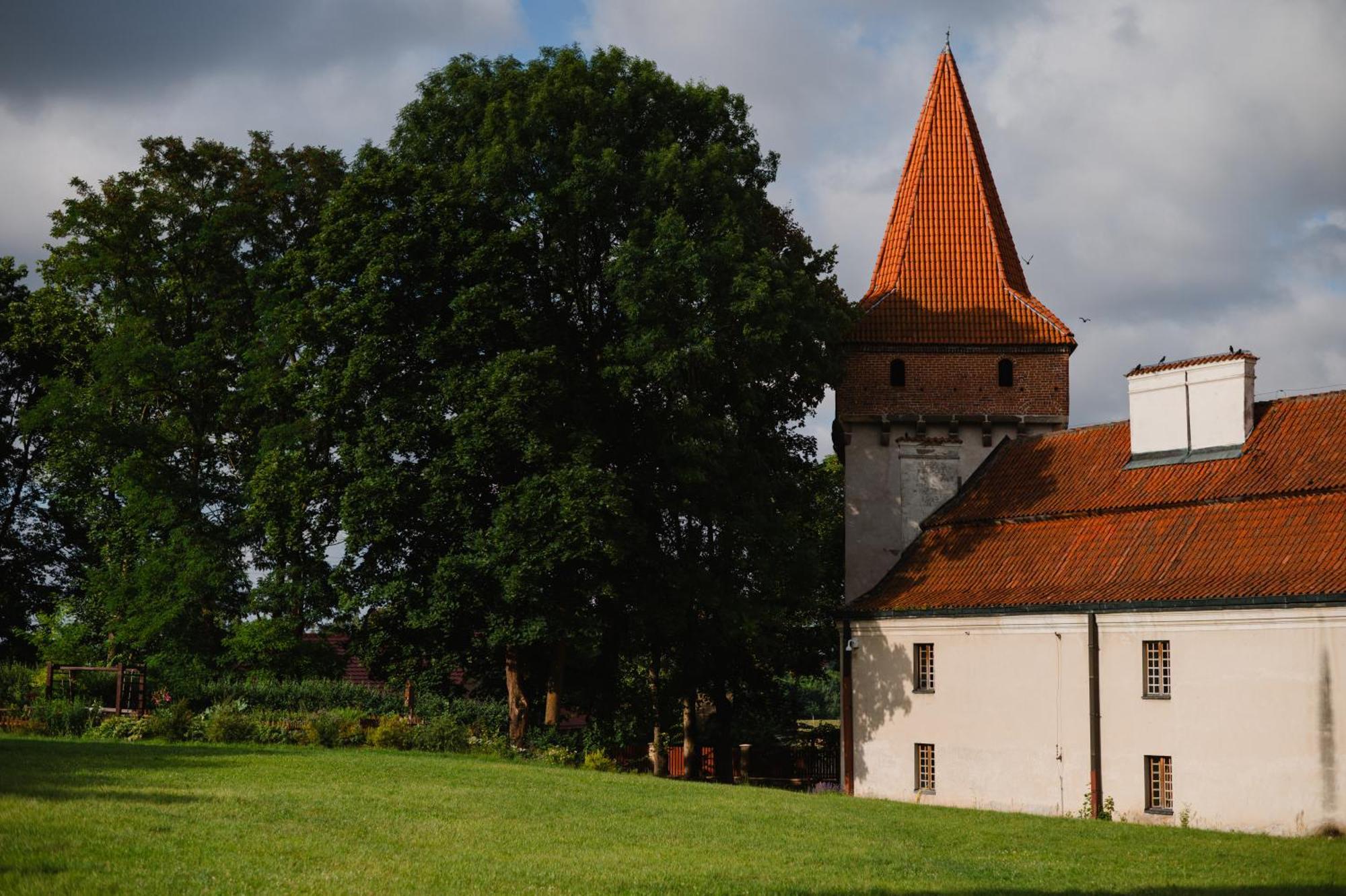 Hotel Podklasztorze Sulejów Exteriör bild
