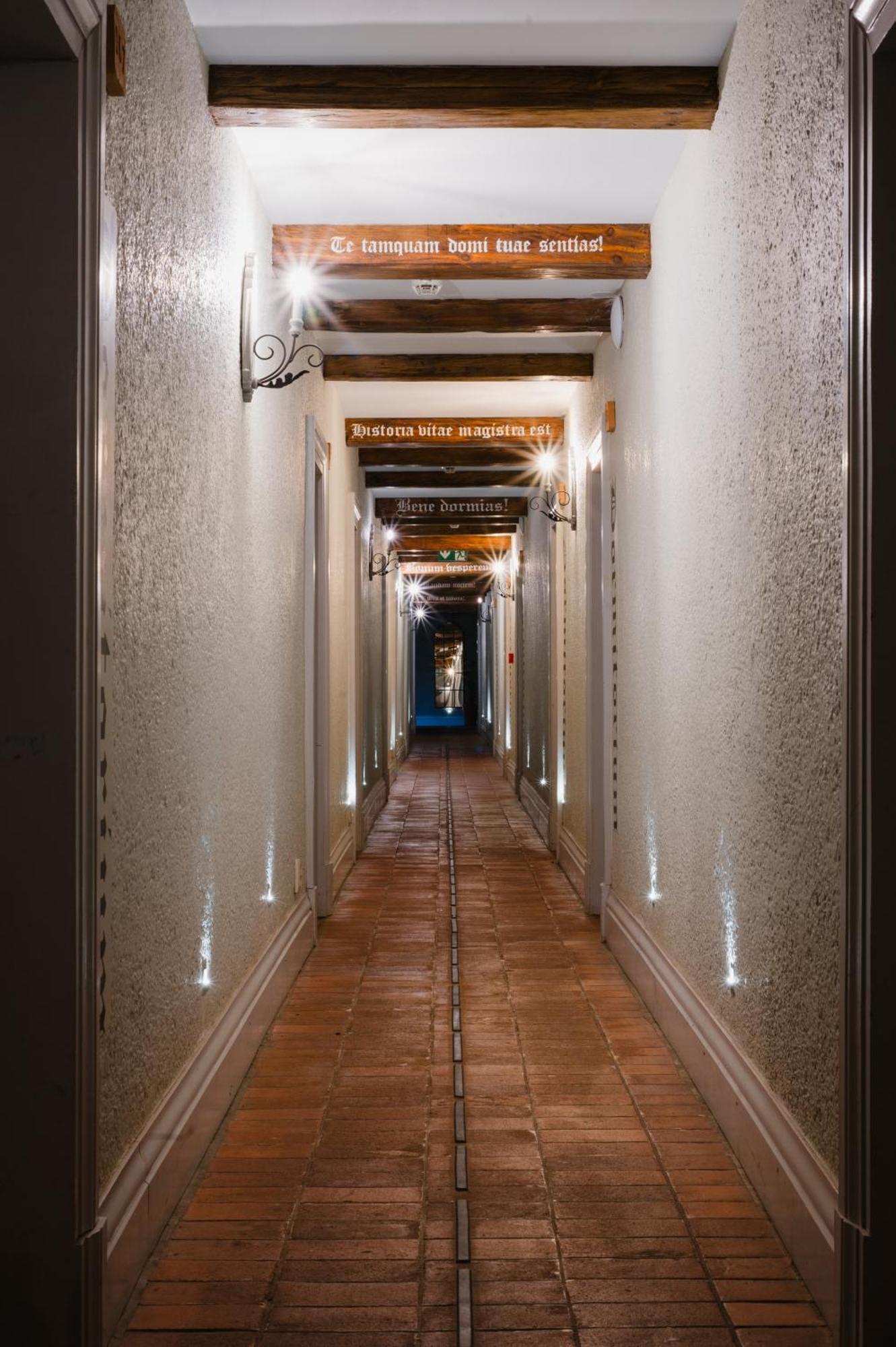 Hotel Podklasztorze Sulejów Exteriör bild