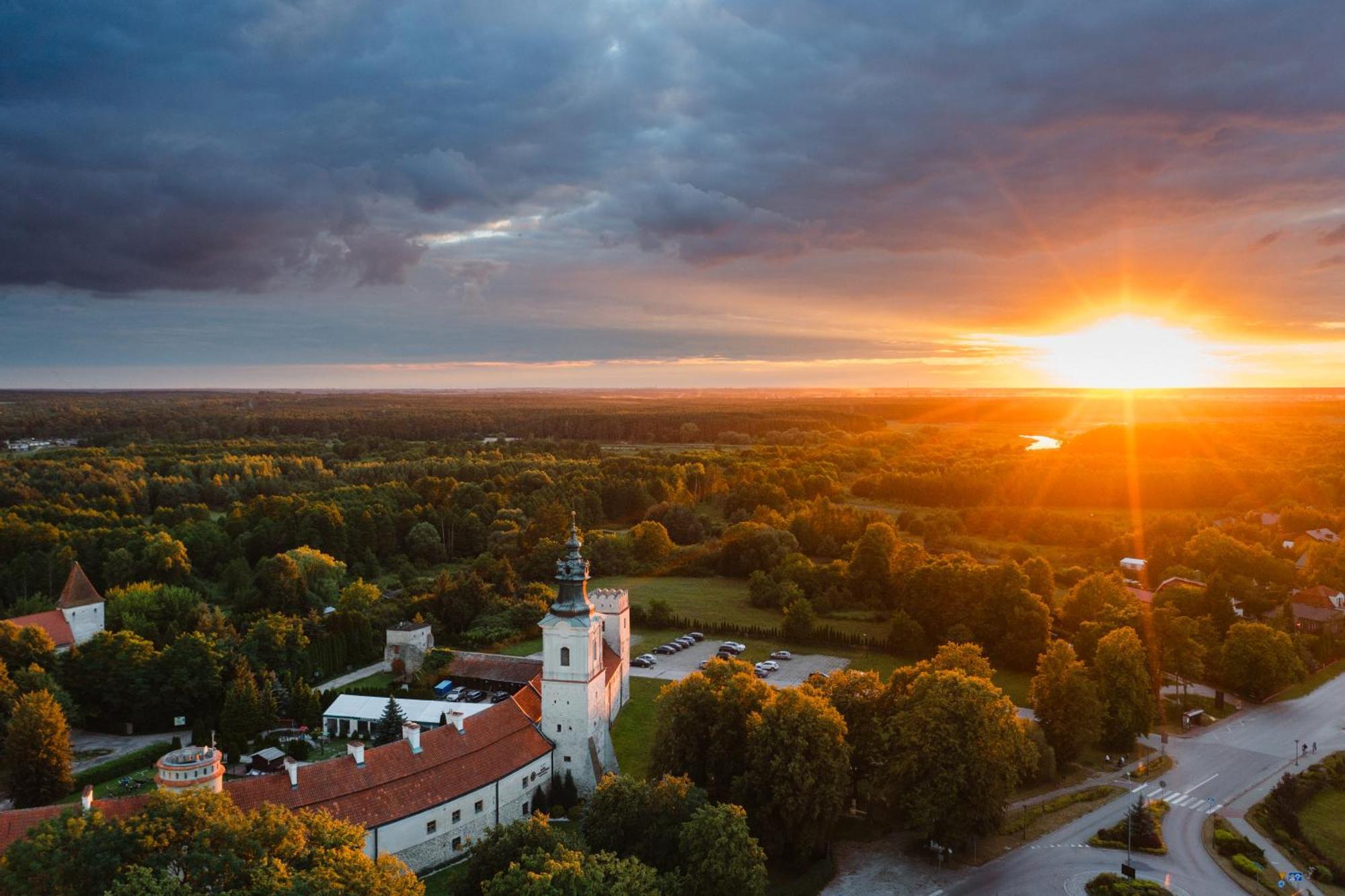 Hotel Podklasztorze Sulejów Exteriör bild
