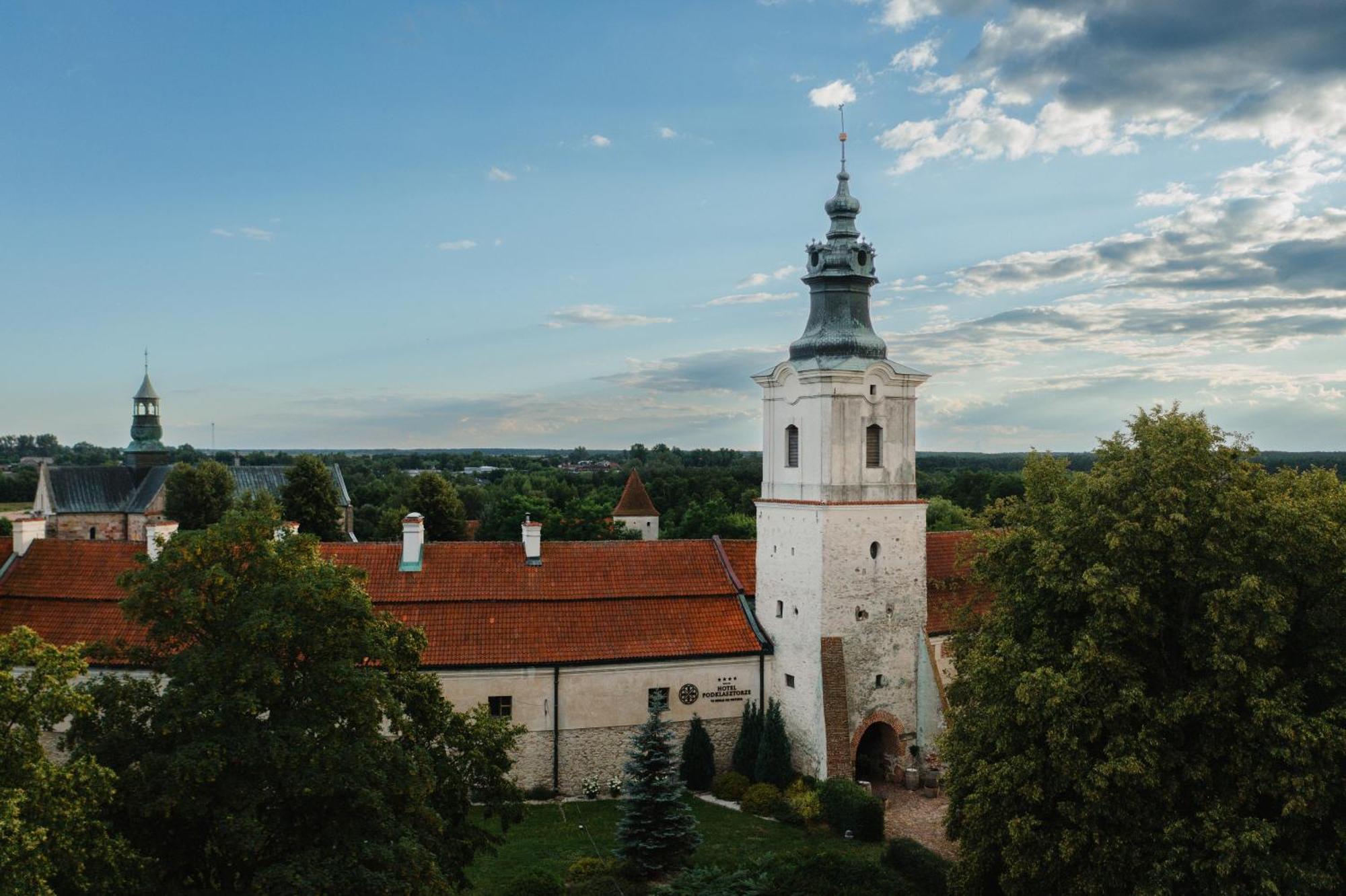 Hotel Podklasztorze Sulejów Exteriör bild