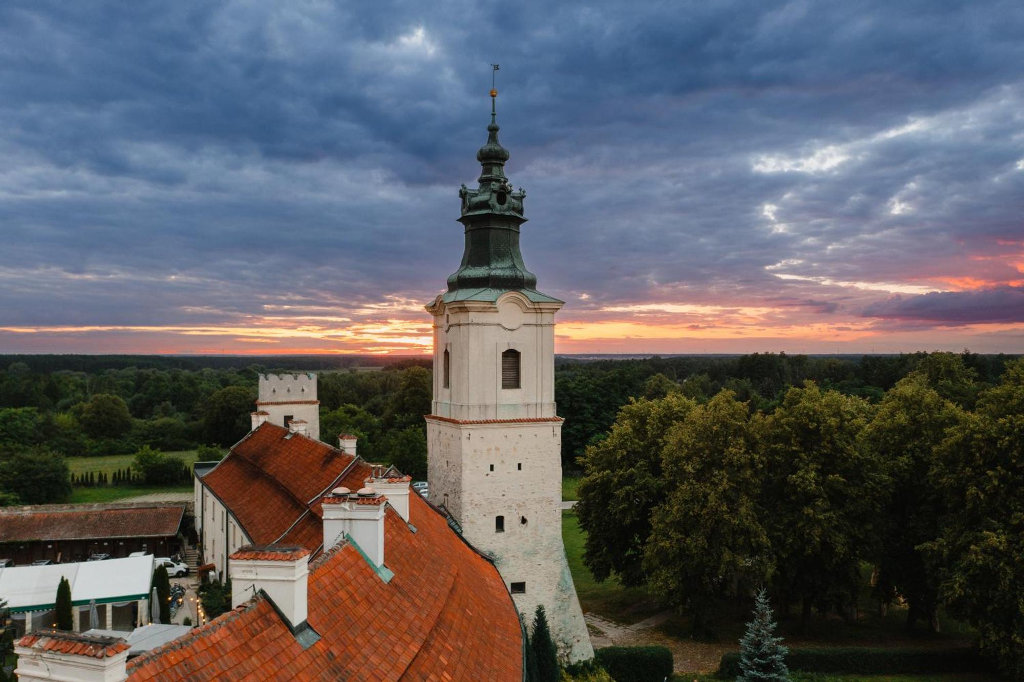 Hotel Podklasztorze Sulejów Exteriör bild