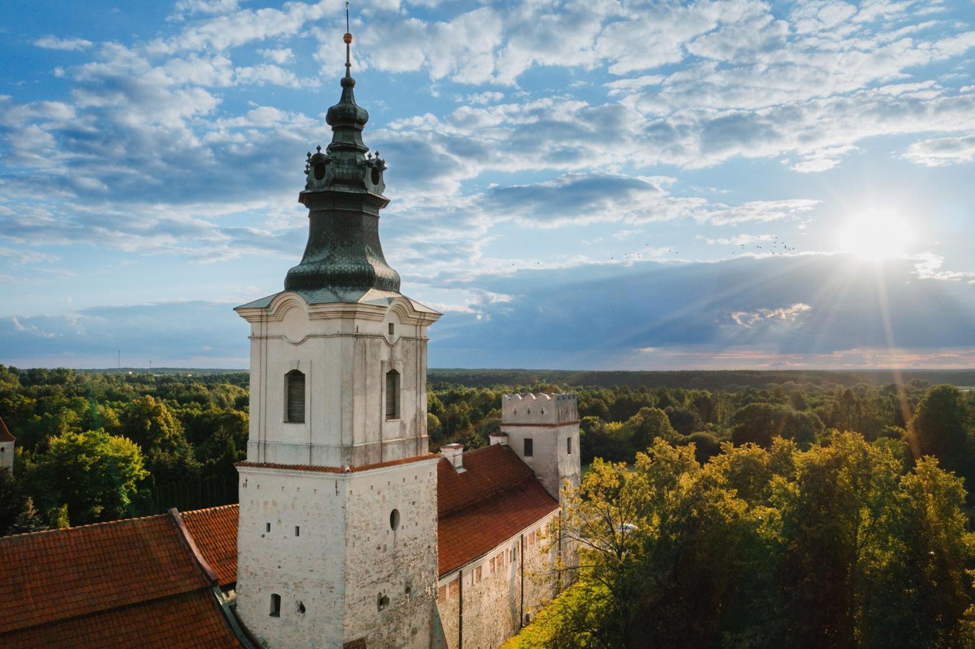 Hotel Podklasztorze Sulejów Exteriör bild