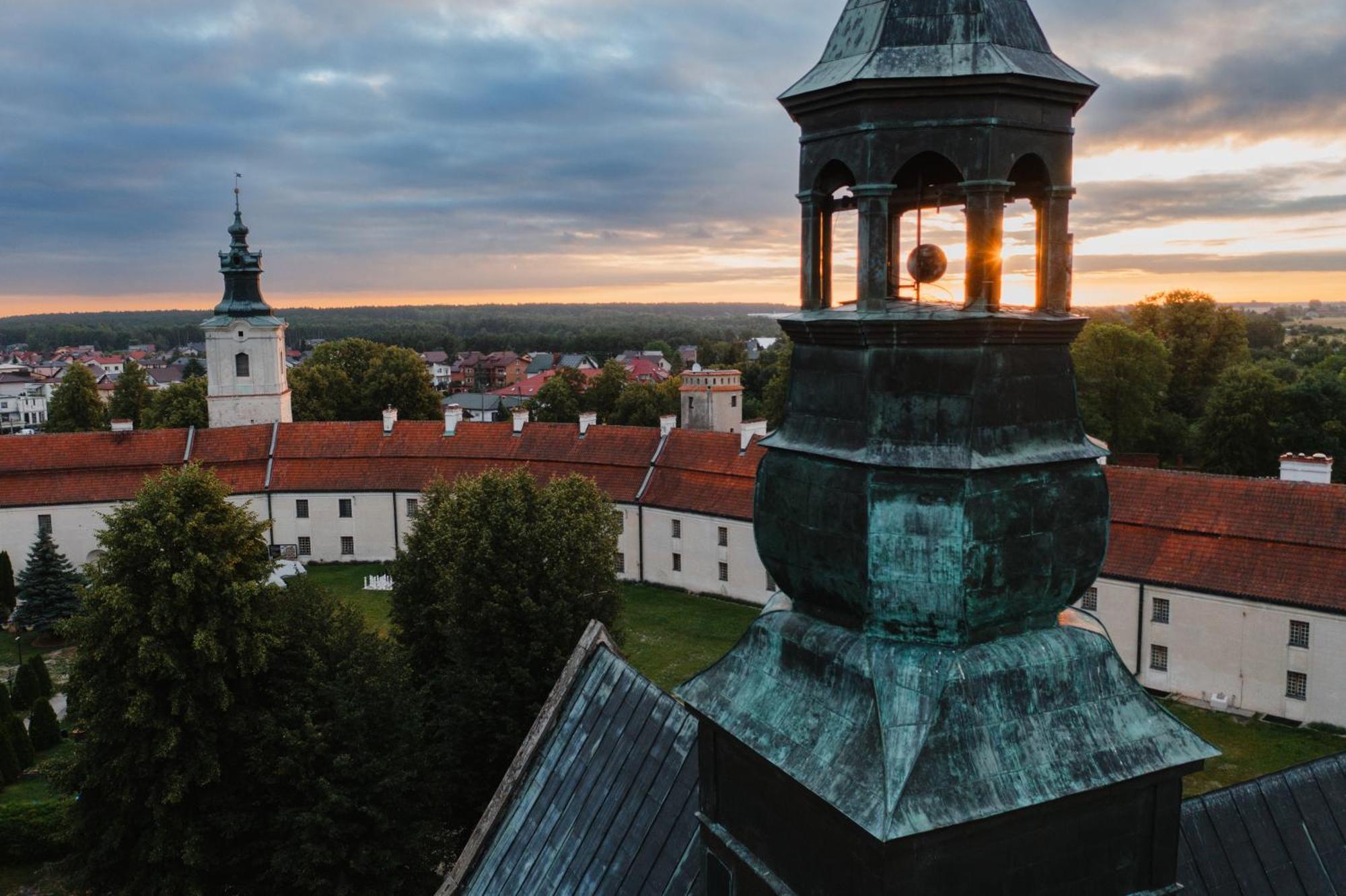 Hotel Podklasztorze Sulejów Exteriör bild
